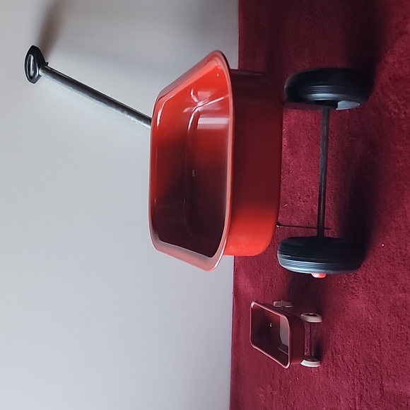 Set of 2, Radio Flyer Wagons. - Picture 4 of 9